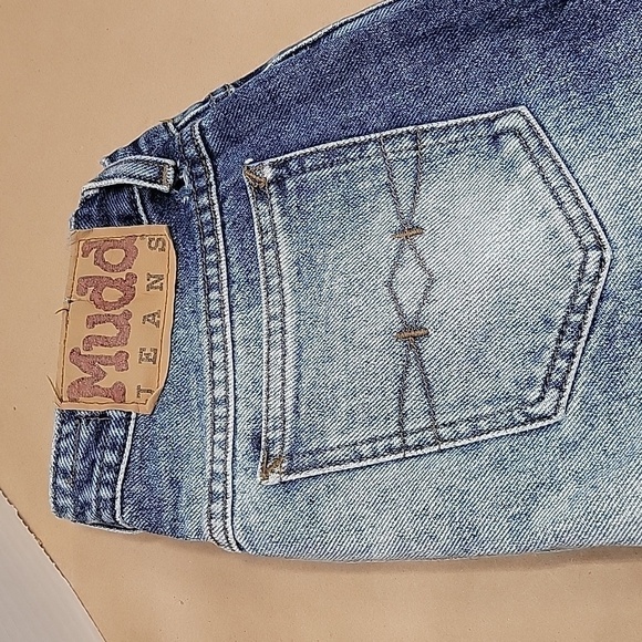Mudd Flared Leg Jeans, Size 5, Whiskering and Bleached Accents.  EUC. - Picture 2 of 12